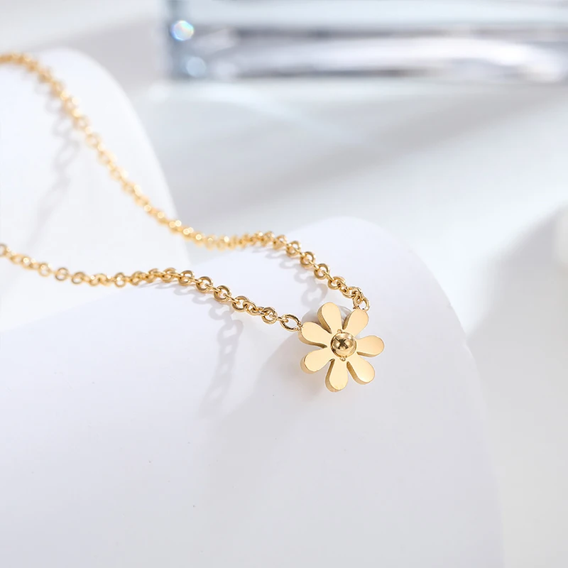 Trendy Jewelry Stainless Steel 18K Gold Plated Ladies Thin Chain Cute Daisy Flower Pendant Necklace For Women Girls
Trendy Jewelry Stainless Steel 18K Gold Plated Ladies Thin Chain Cute Daisy Flower Pendant Necklace For Women Girls
