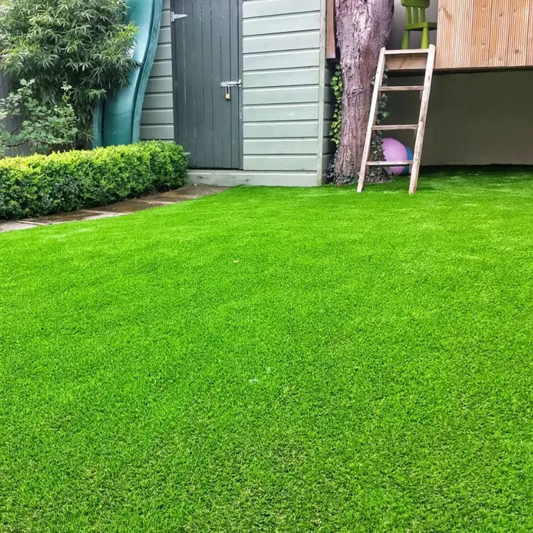 Garden Green Plastic Artificial Grass Carpet Putting Green for Decor 
Garden Green Plastic Artificial Grass Carpet Putting Green for Decor