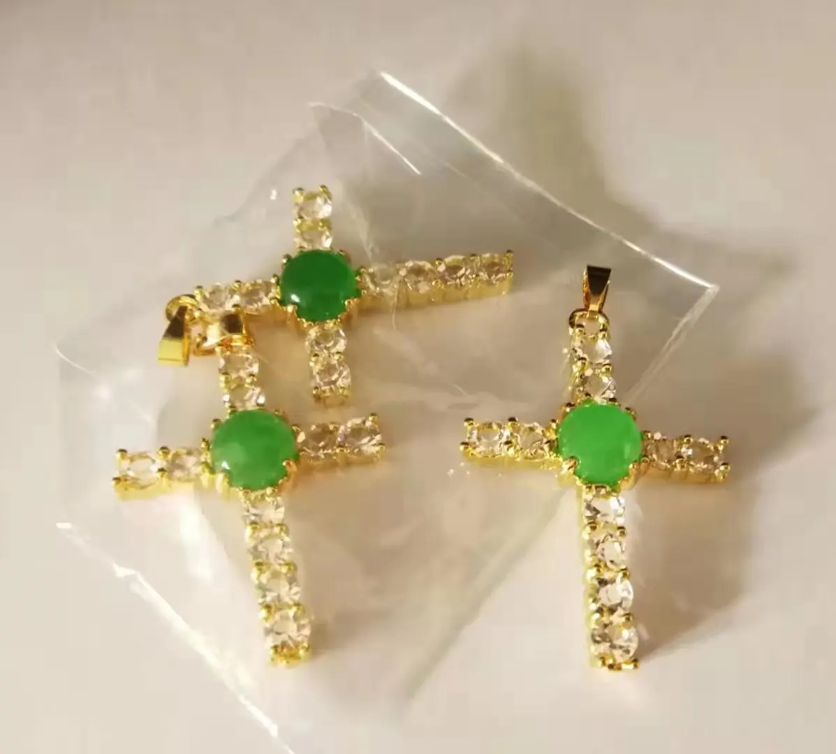 Best selling Green agate jade cross pendant women diamond cross necklace women charm Jewelry
Best selling Green agate jade cross pendant women diamond cross necklace women charm Jewelry