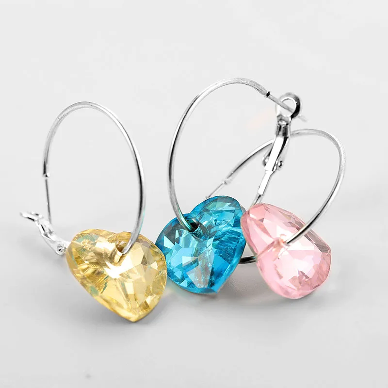 QIANZUYIN Wholesale Minimalist Colorful Rhinestone Heart Shape Earrings For Women, As the picture shows
QIANZUYIN Wholesale Minimalist Colorful Rhinestone Heart Shape Earrings For Women, As the picture shows
