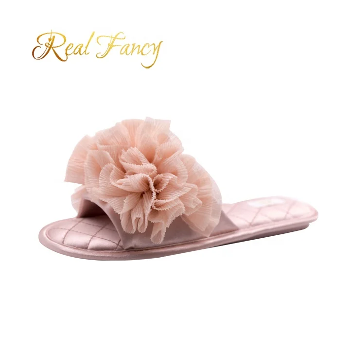 Последние Дизайн открытым носком цветок дамы розовый Атлас фантазии домашние тапочки для женщин