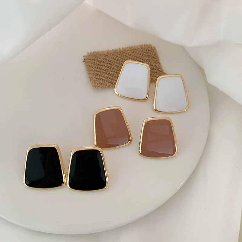 ALI990022 New Design Enamel Alloy Stud Earrings For Women Statement Trendy Earrings
ALI990022 New Design Enamel Alloy Stud Earrings For Women Statement Trendy Earrings