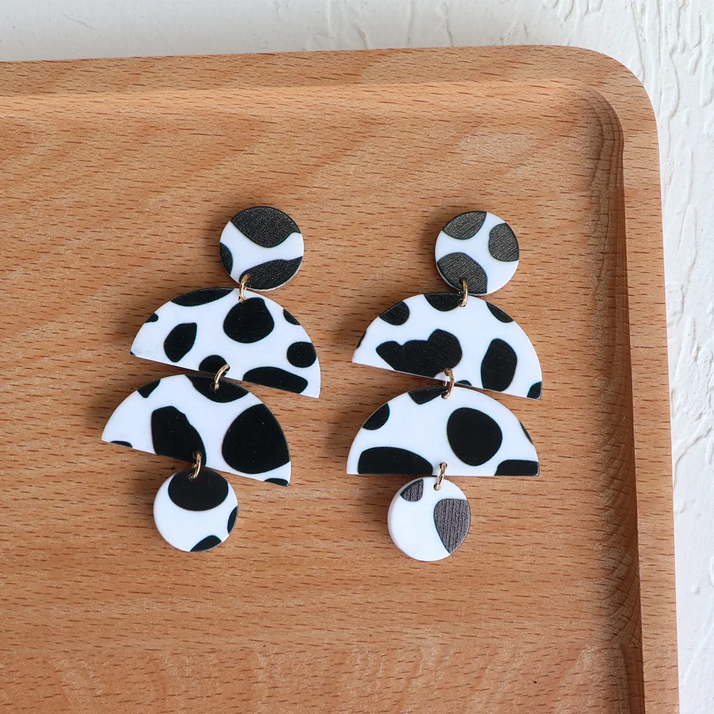Fashionable Irregular Geometric Figure Exaggerated Style Hot Sale Black And White Print Resin Handmade Acrylic Women's Earrings, Colorful
Fashionable Irregular Geometric Figure Exaggerated Style Hot Sale Black And White Print Resin Handmade Acrylic Women's Earrings, Colorful