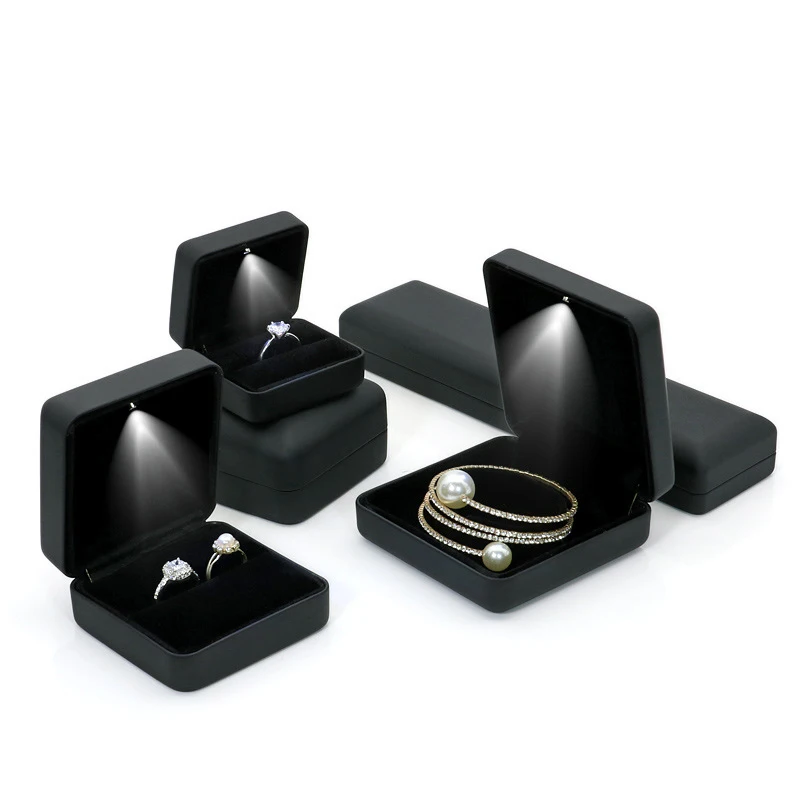Wholesale Custom Color LOGO Jewelry LED Light Ring Box Luxury Ring Bracelet Pendant Jewellery Boxes With LED Light, Black,red,blue,pink,gold
Wholesale Custom Color LOGO Jewelry LED Light Ring Box Luxury Ring Bracelet Pendant Jewellery Boxes With LED Light, Black,red,blue,pink,gold