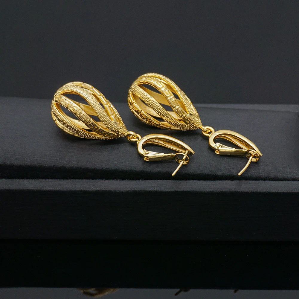 2020 new arrival african style 18k gold plated earrings for women wedding party zircon jewellery
2020 new arrival african style 18k gold plated earrings for women wedding party zircon jewellery