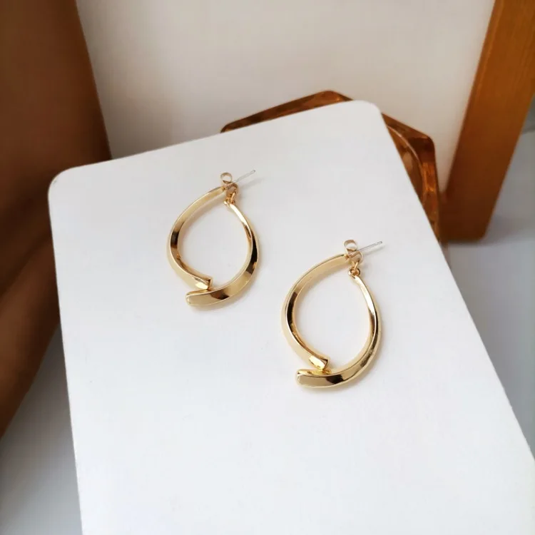 Best Selling Real Gold Plated S925 Sterling Silver Needle Stud Earrings Two Pieces Curve Shape Earrings For Ladies
Best Selling Real Gold Plated S925 Sterling Silver Needle Stud Earrings Two Pieces Curve Shape Earrings For Ladies