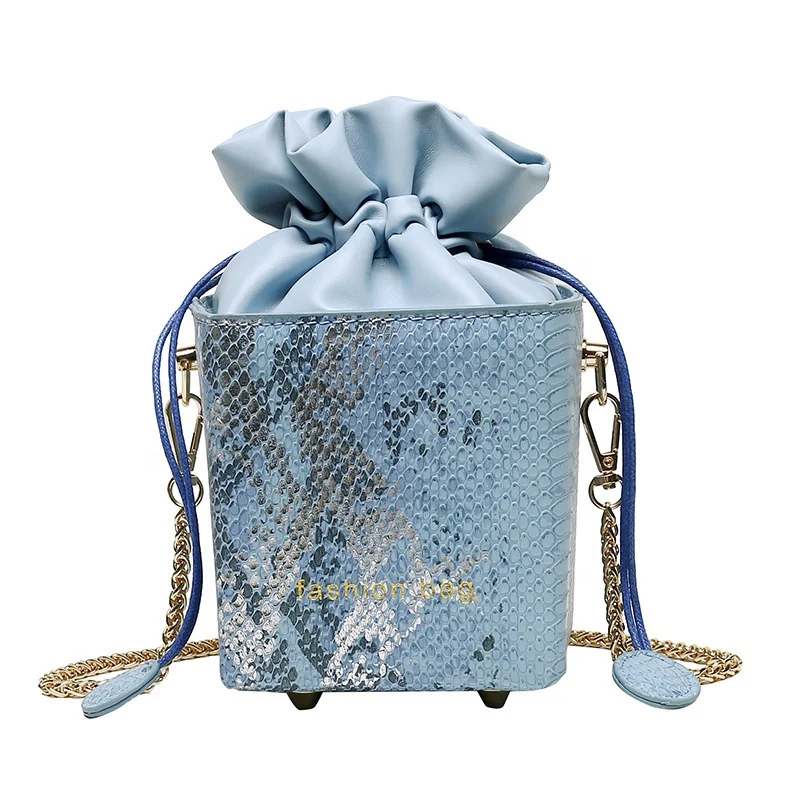 2021Trendy Luxury Snake Print PU for Ladies Bags and Purses Drawstring Crossbody Chain Square Tiny Box Leather Handbag
2021Trendy Luxury Snake Print PU for Ladies Bags and Purses Drawstring Crossbody Chain Square Tiny Box Leather Handbag