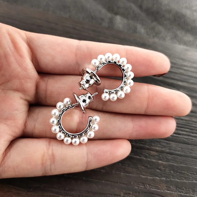 best selling Brazil style ladies jeweries and earing hoop earings for women 2020 pearl earrings
best selling Brazil style ladies jeweries and earing hoop earings for women 2020 pearl earrings