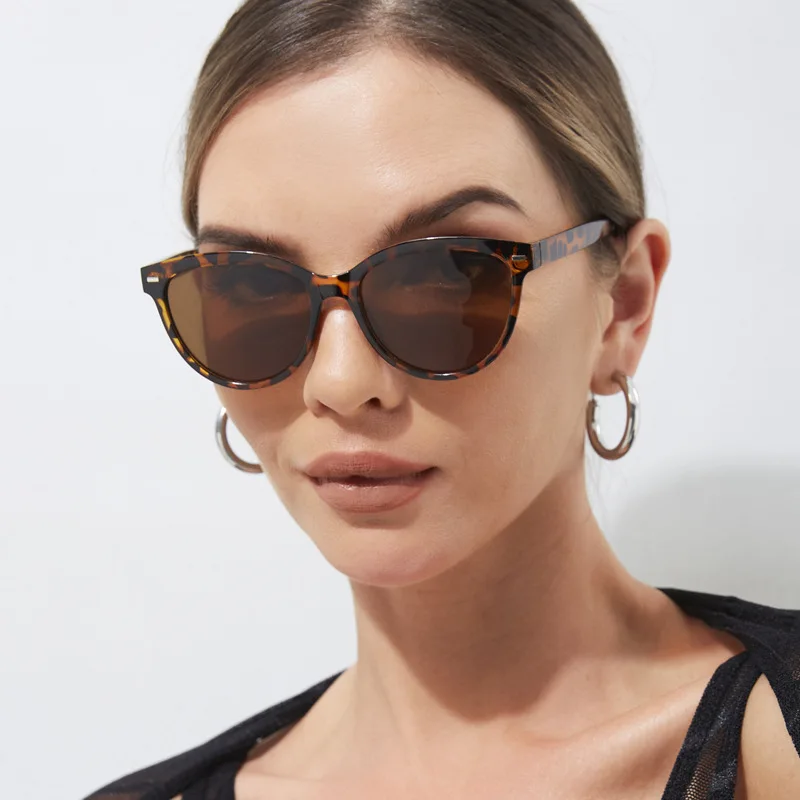 New Simple Uv400 Rivet Decoration Women Fashion Unisex Plastic Sunglasses Retro Shades Sunglasses Cat Eye Sunglasses
New Simple Uv400 Rivet Decoration Women Fashion Unisex Plastic Sunglasses Retro Shades Sunglasses Cat Eye Sunglasses