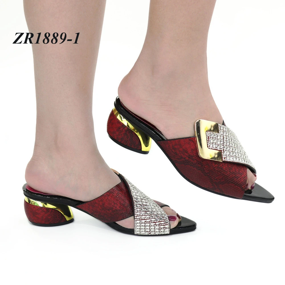 Burgundy large size African style design PU leather new high-heel slippers ladies outdoor style
Burgundy large size African style design PU leather new high-heel slippers ladies outdoor style