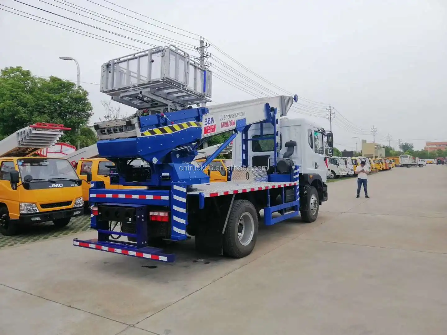 rhd/lhd 38 m moving ladder truck,hydraulic ladder lift aerial