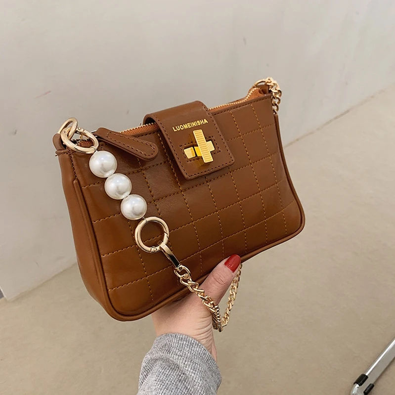 S1125 2020 new trend simple shoulder fashion underarm temperament diagonal small square 
S1125 2020 new trend simple shoulder fashion underarm temperament diagonal small square