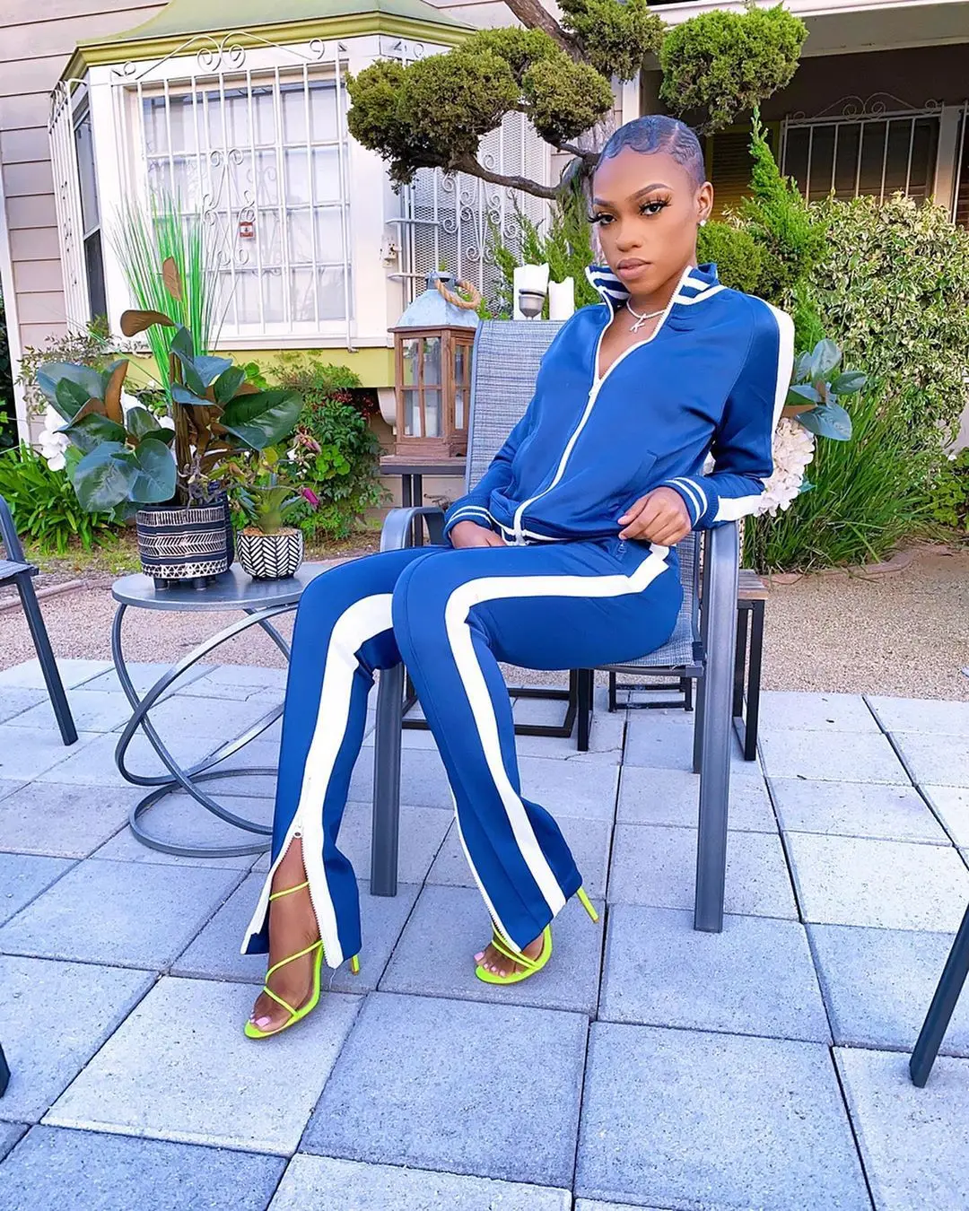 2021 new fashion beauty shoulder sport two-piece set sprotswear shoulder sport two-piece set, Picture
2021 new fashion beauty shoulder sport two-piece set sprotswear shoulder sport two-piece set, Picture