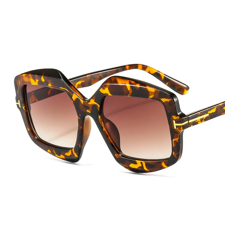 New Ladies Fashion Luxury vintage Street Beat Shades square frame sunglasses Gradient INS Retro Polygon new t shape Glasses
New Ladies Fashion Luxury vintage Street Beat Shades square frame sunglasses Gradient INS Retro Polygon new t shape Glasses