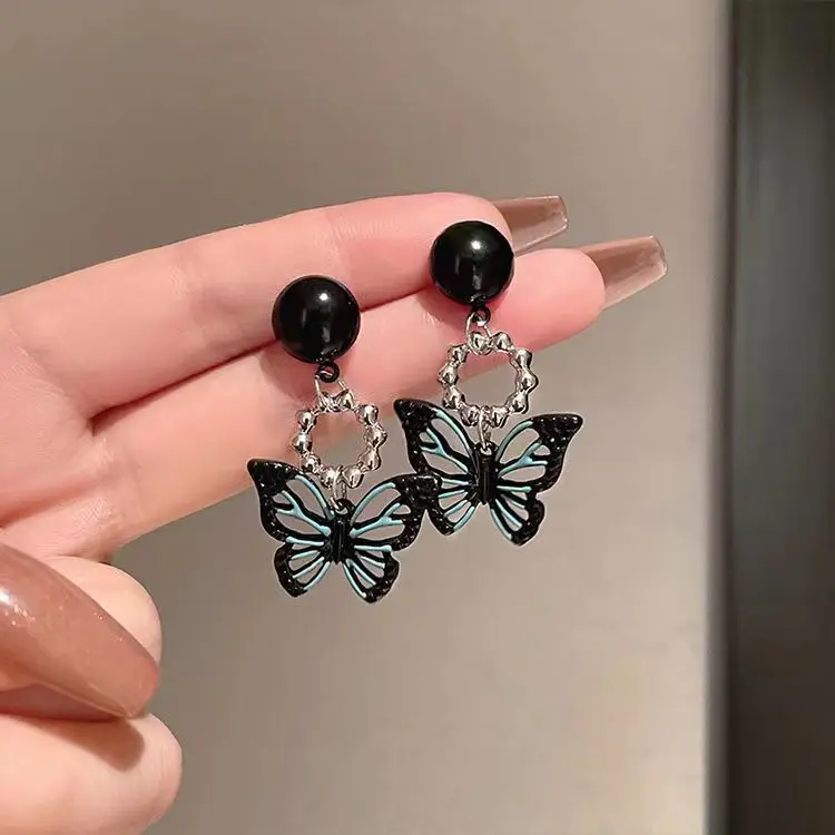 S925 Silver Needle Korean Edition Dark Black Cut Out butterfly hoop earrings women with Cool and Trendy Style Earrings
S925 Silver Needle Korean Edition Dark Black Cut Out butterfly hoop earrings women with Cool and Trendy Style Earrings