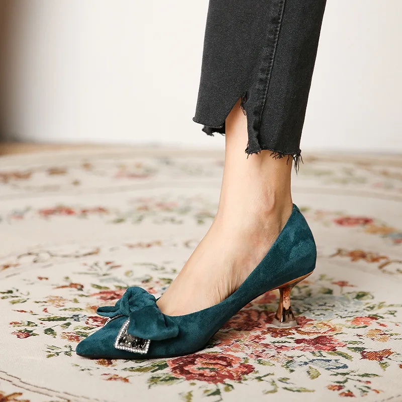New Women Fashion Luxury Diamond Bowknot Pump Heels Ladies Sexy Pointed Toe Dress Shoes
New Women Fashion Luxury Diamond Bowknot Pump Heels Ladies Sexy Pointed Toe Dress Shoes