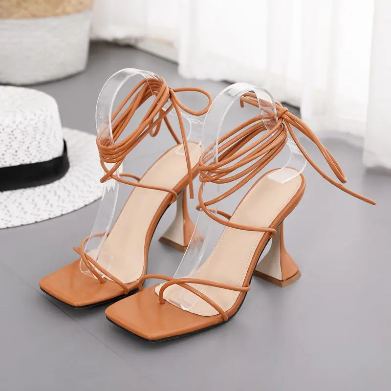 Brand Design Cross bandage peep toed Block high heels woman sandals Ladies shoes Brown Black color size 35-42 Factory wholesale
Brand Design Cross bandage peep toed Block high heels woman sandals Ladies shoes Brown Black color size 35-42 Factory wholesale