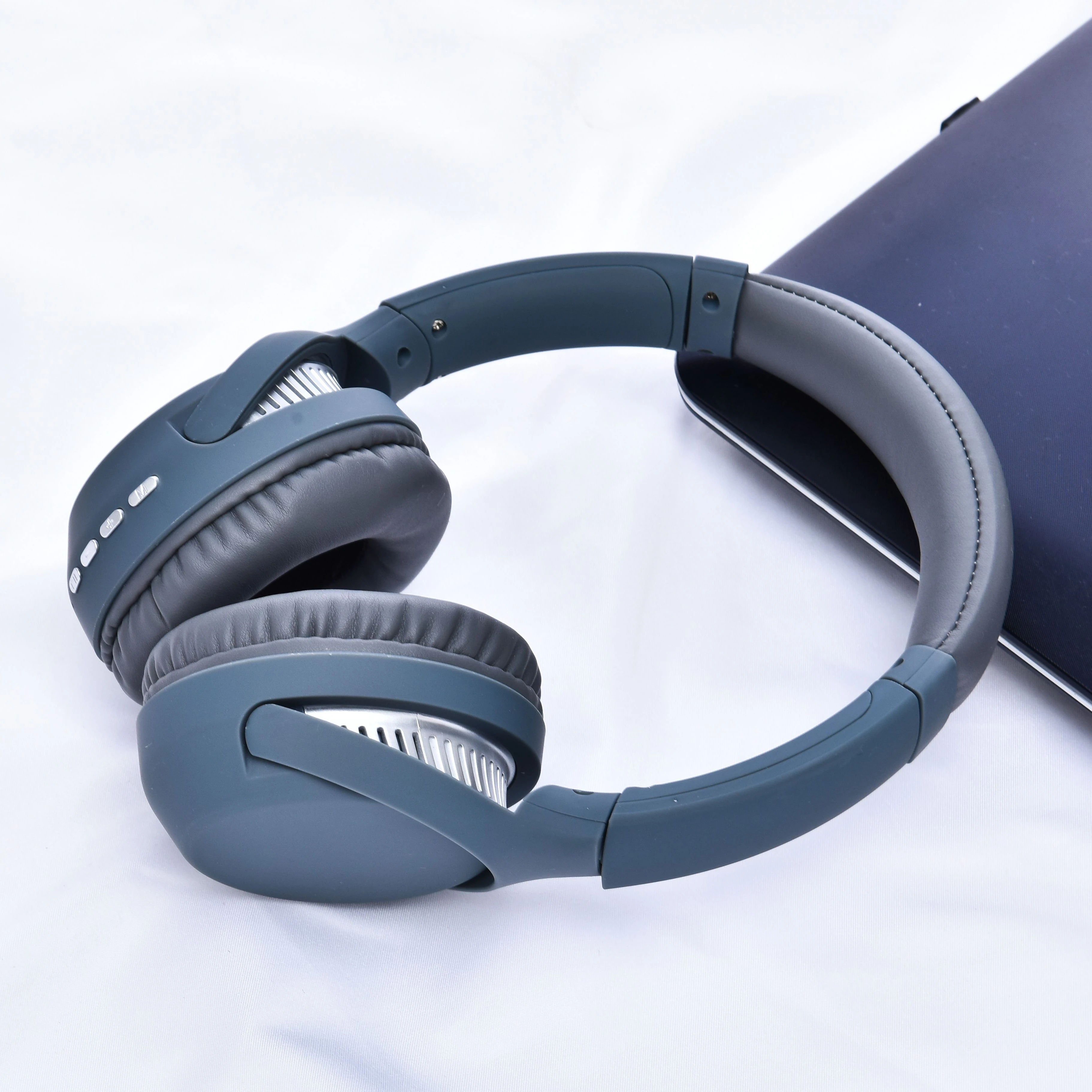 Gaming Headset Earphone Stereo Headphone BT 5.0 Over Ear Wireless Headphones With Mic, Black, gray, blue,white
Gaming Headset Earphone Stereo Headphone BT 5.0 Over Ear Wireless Headphones With Mic, Black, gray, blue,white