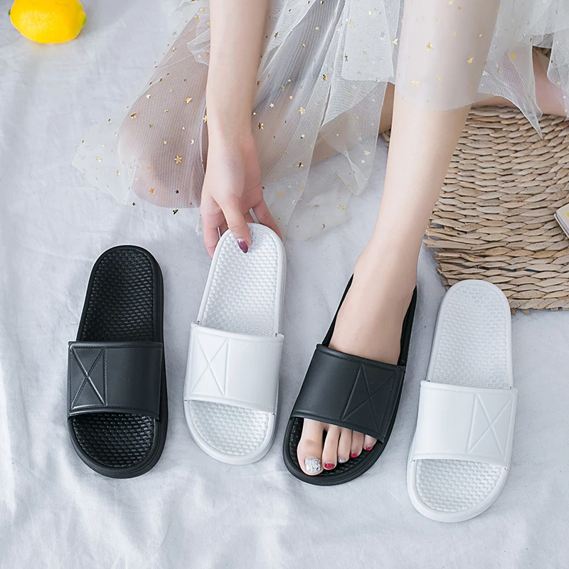 Comfortable and simple slippers with thick indoor slippers for men and women
Comfortable and simple slippers with thick indoor slippers for men and women