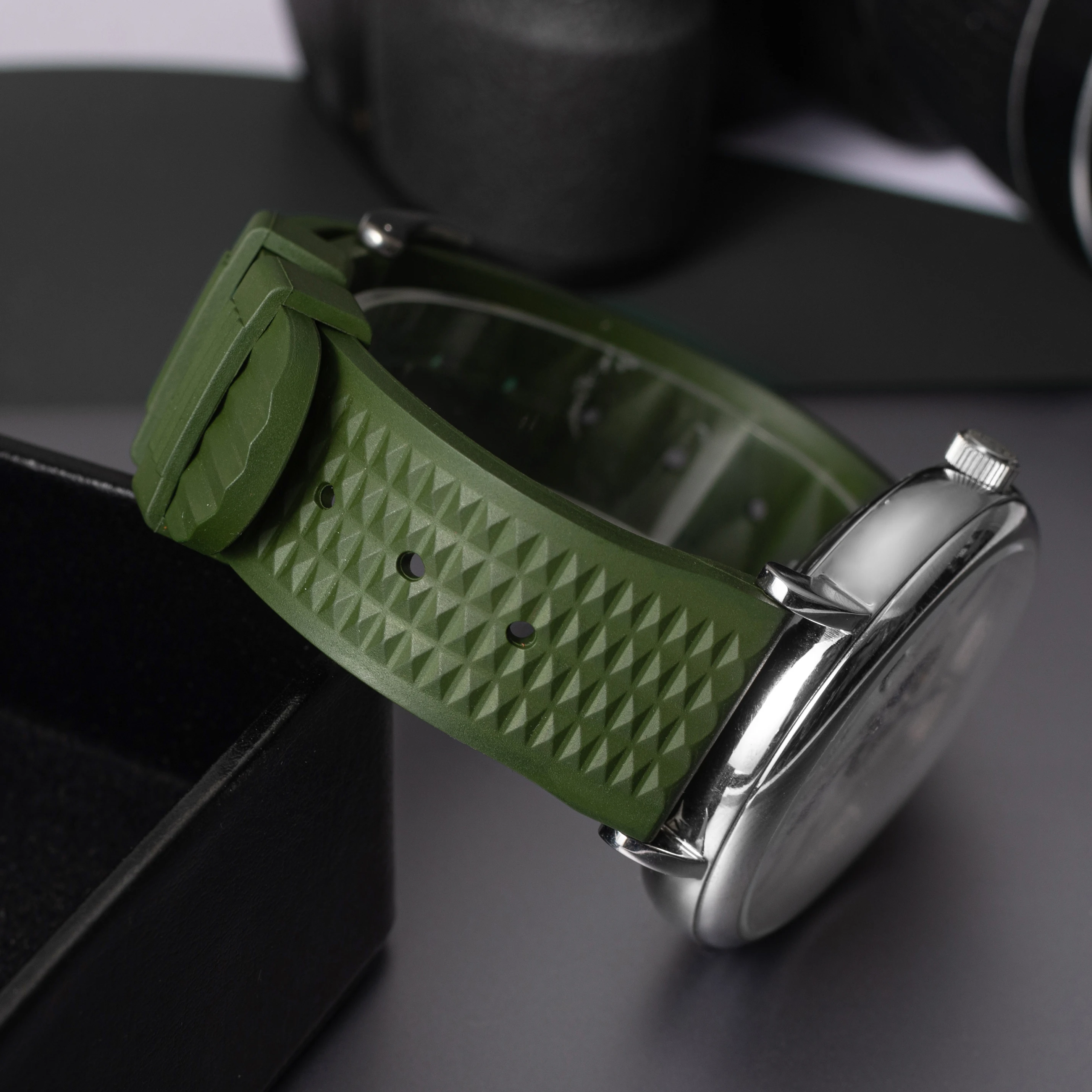 EACHE 20mm 22mm Custom Waterproof Waffle Fluorine FKM Rubber Watch Straps, As photos
EACHE 20mm 22mm Custom Waterproof Waffle Fluorine FKM Rubber Watch Straps, As photos