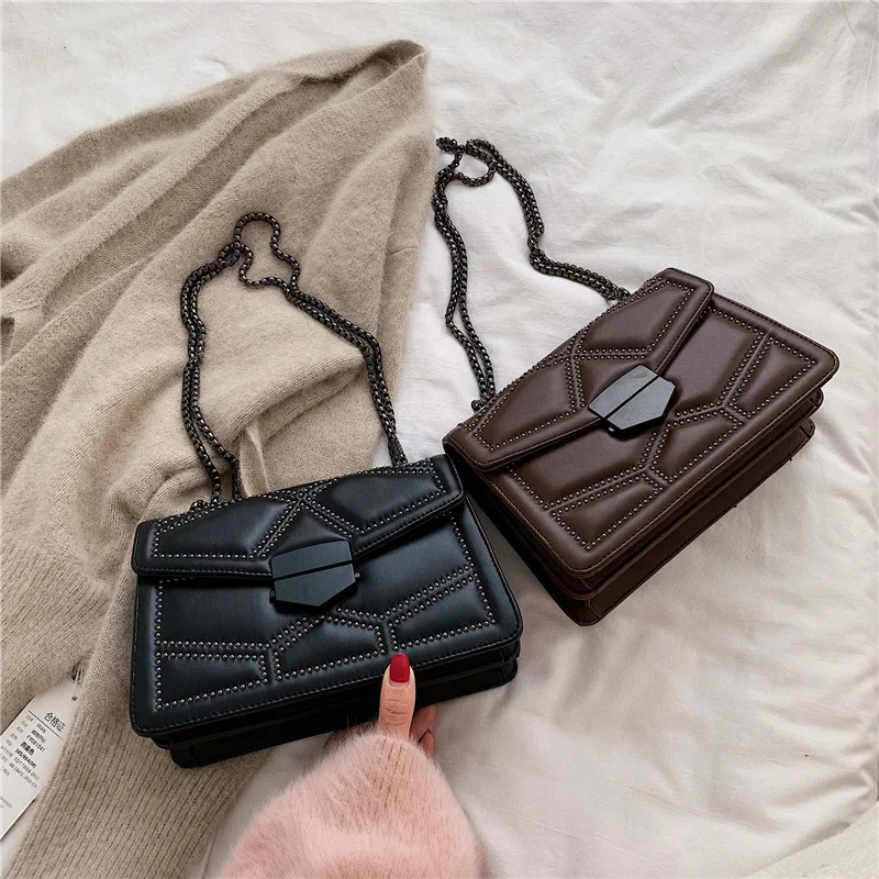 Autumn and winter new fashion chain black crossbody single shoulder small square bag
Autumn and winter new fashion chain black crossbody single shoulder small square bag