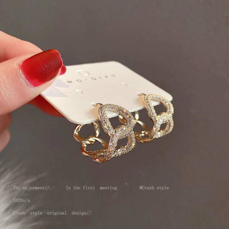 Jewelry Gold Plated Diamond geometric chain C-shaped ear buckle fashion personality earrings Korean net red temperament Earrin, Picture shows
Jewelry Gold Plated Diamond geometric chain C-shaped ear buckle fashion personality earrings Korean net red temperament Earrin, Picture shows