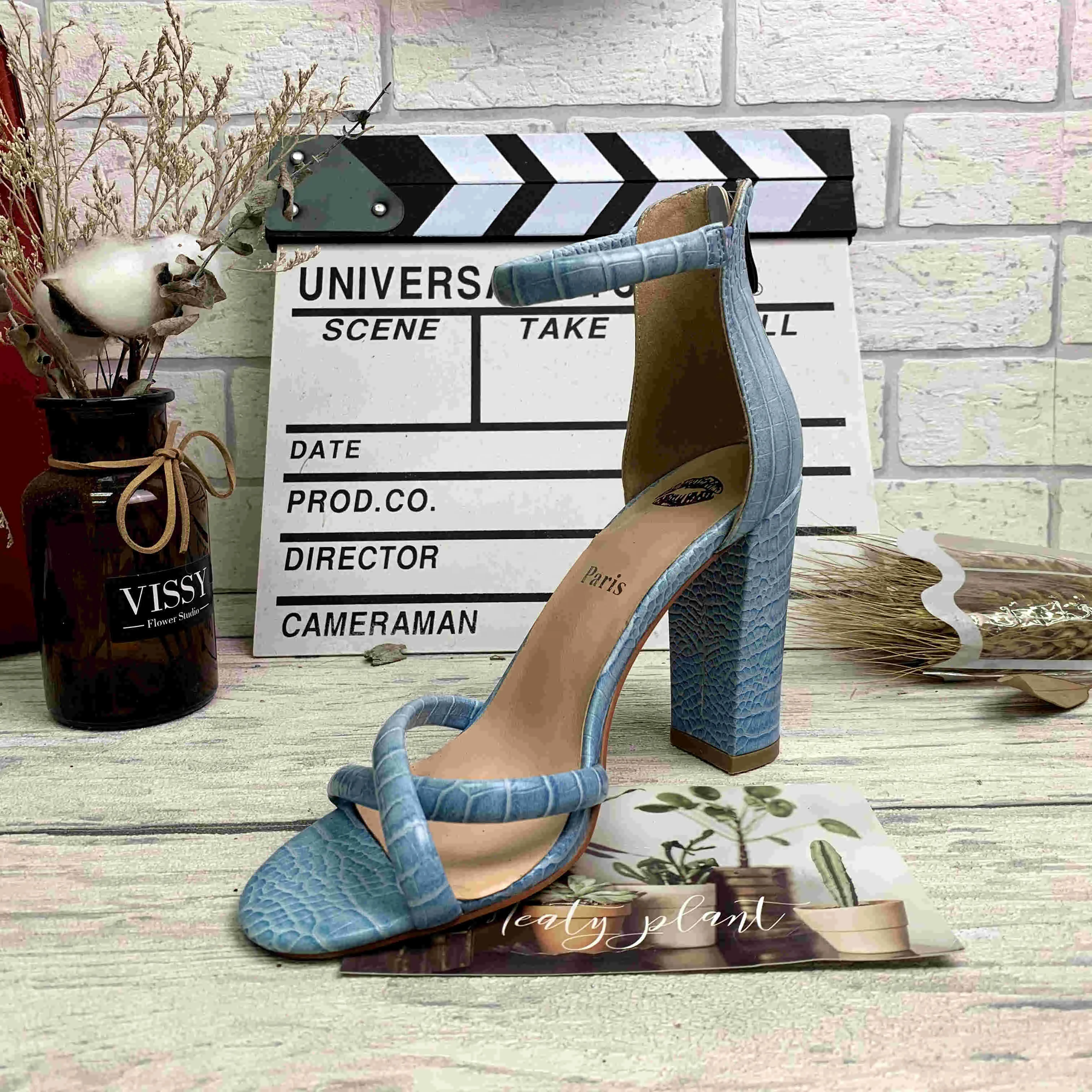 2021 spring new snake pattern cross back zipper thick low heel women's shoes in Europe and America large size wholesale, Blue
2021 spring new snake pattern cross back zipper thick low heel women's shoes in Europe and America large size wholesale, Blue