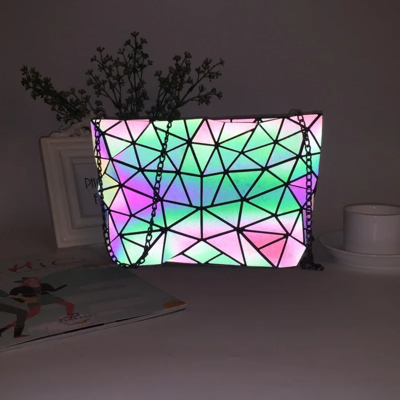 Japan Design Luminous Clutch Geometry Iridescent PU chain Bag Ladies Party Purse 
Japan Design Luminous Clutch Geometry Iridescent PU chain Bag Ladies Party Purse