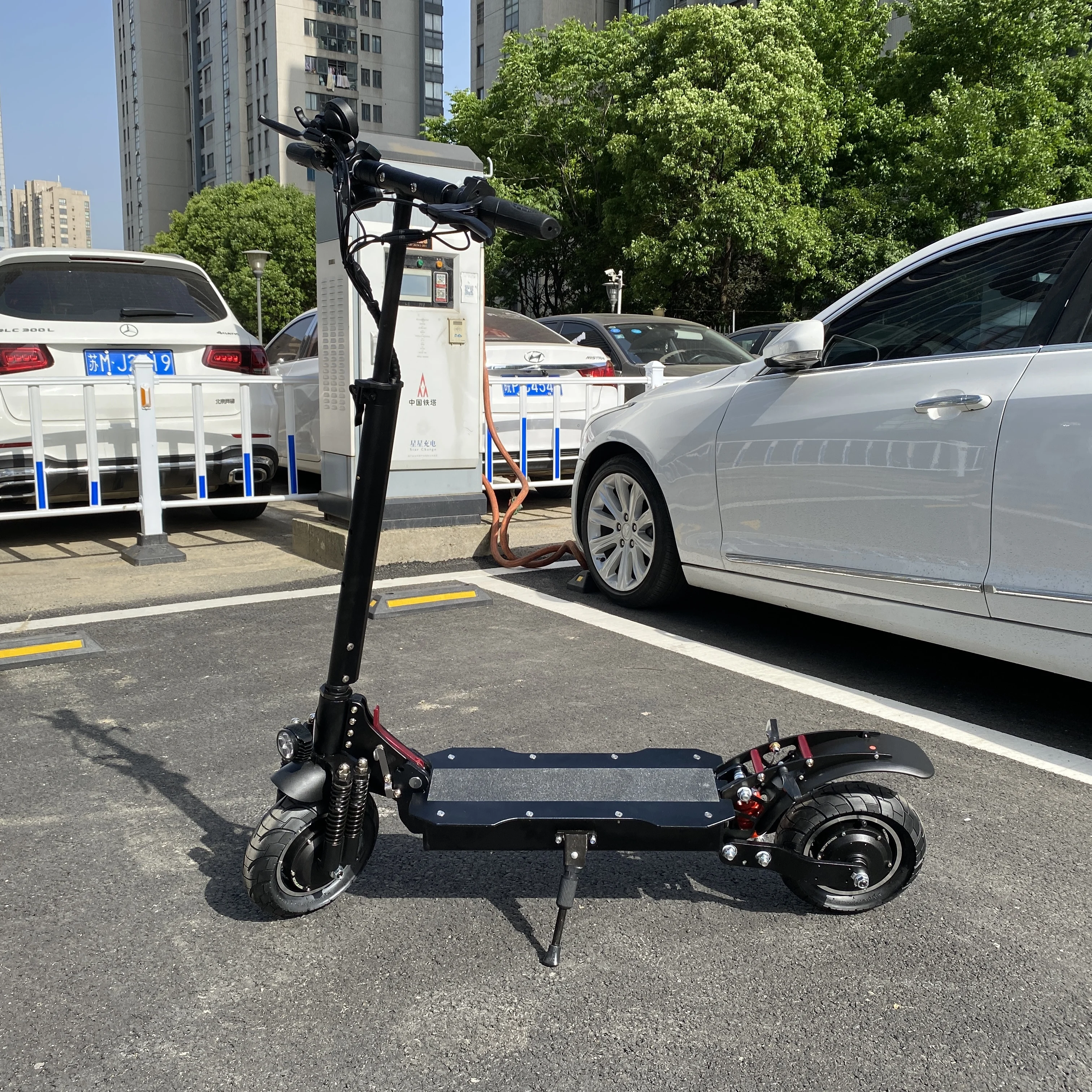 EU Warehouse powerful 10 inch dual motor e scooter electric scooter 2000 watt price China
EU Warehouse powerful 10 inch dual motor e scooter electric scooter 2000 watt price China
