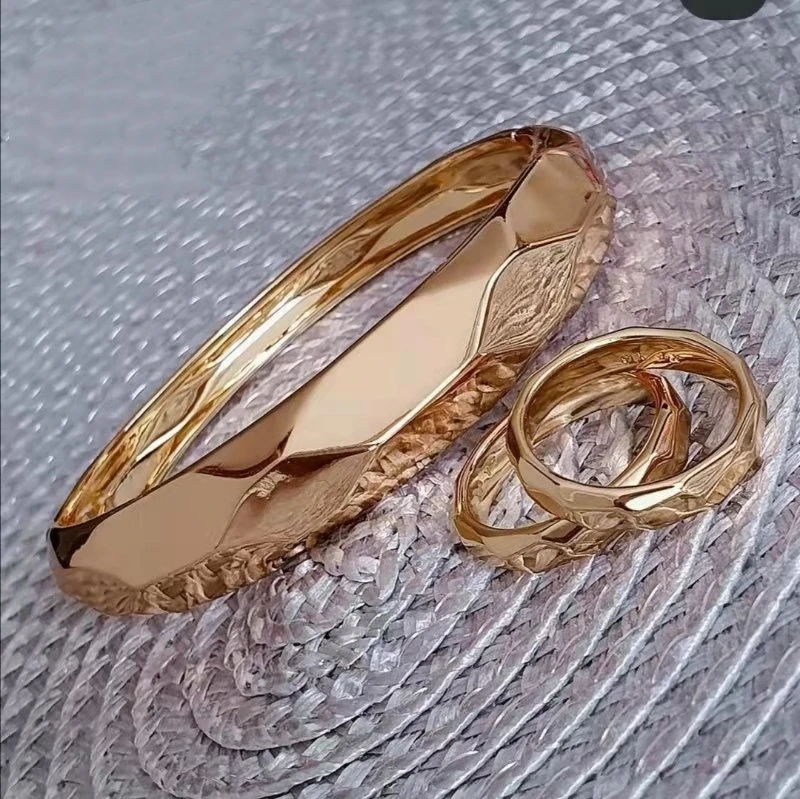 hottest selling high quality gold plated stainless steel dubai simple plain irregular cuff bangle metal bracelet, Gold color
hottest selling high quality gold plated stainless steel dubai simple plain irregular cuff bangle metal bracelet, Gold color