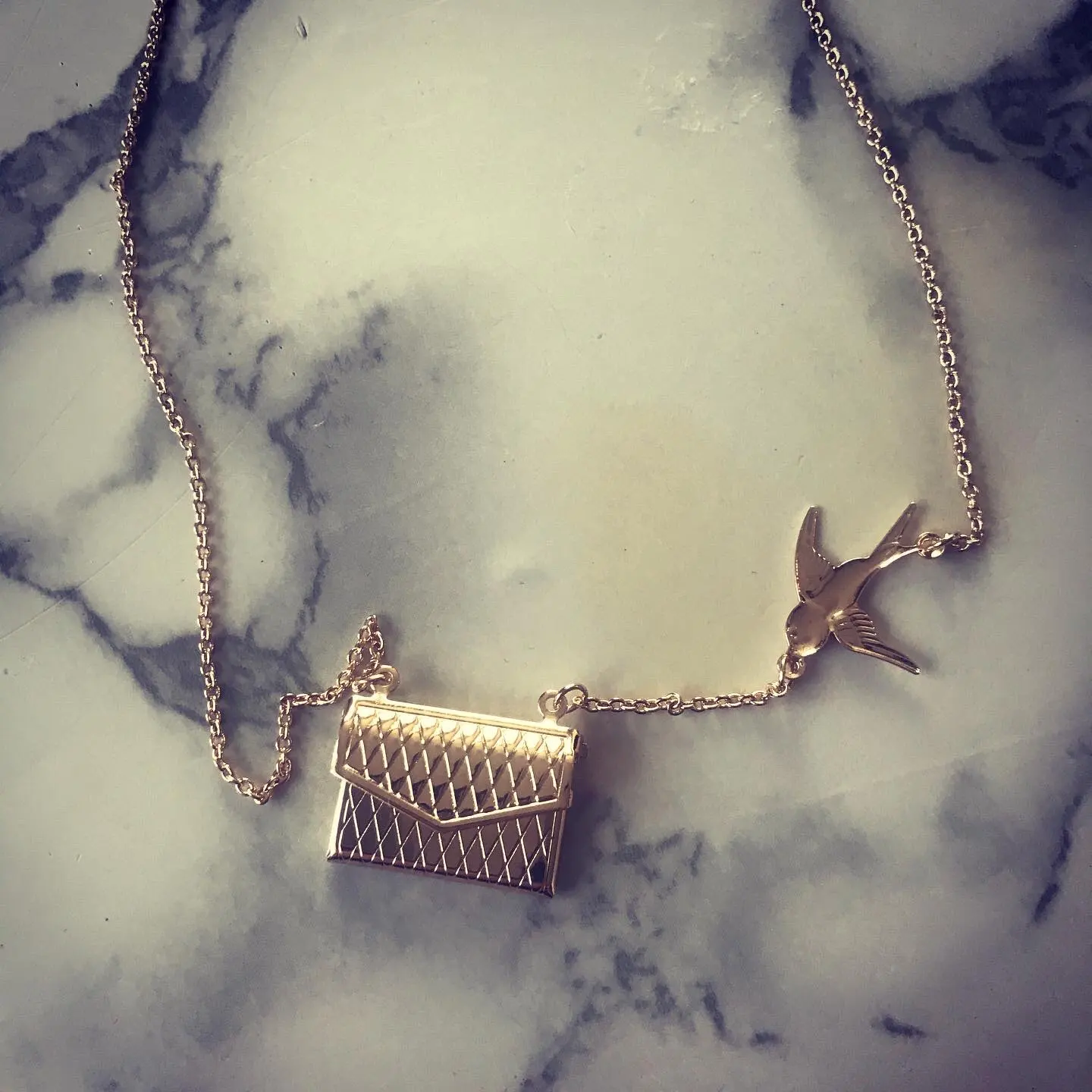 Envelope shaped Hand bag Custom Photo necklace Engraving name women necklace gold plated Dropshipping personalized jewelry
Envelope shaped Hand bag Custom Photo necklace Engraving name women necklace gold plated Dropshipping personalized jewelry