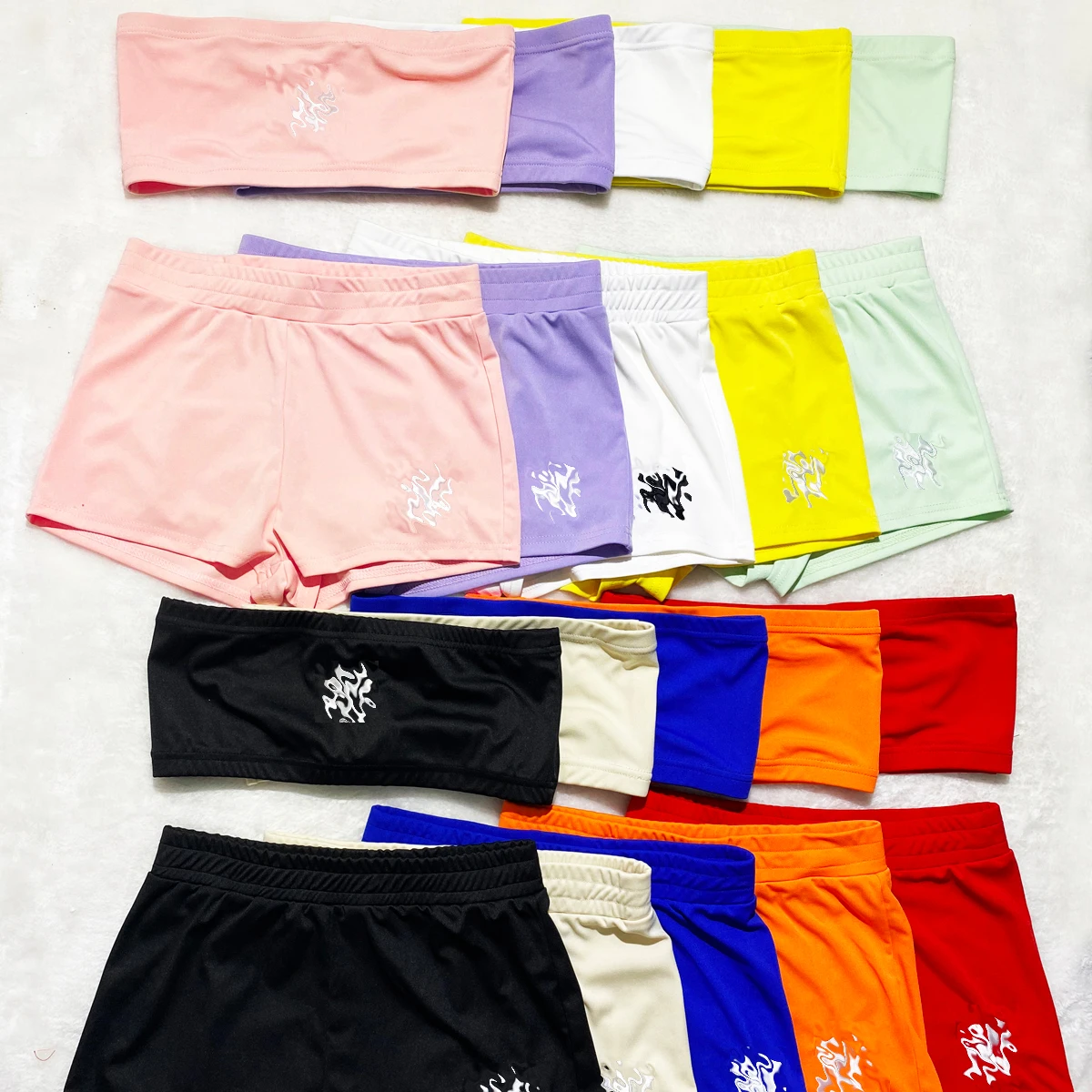 Custom Logo 2021 New Arrivals Best Selling Two Piece Short Set Solid Letter Embroideried Tube Top Crop Top Women's Short Set
Custom Logo 2021 New Arrivals Best Selling Two Piece Short Set Solid Letter Embroideried Tube Top Crop Top Women's Short Set