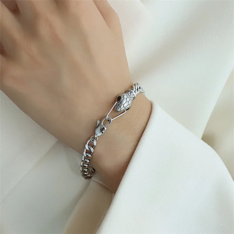 Wind Couple Bracelet Zircon Bracelet Snake Head Green Eyes Hip Hop Titanium Steel Plated stainless Steel Bracelet Chain, Picture shows
Wind Couple Bracelet Zircon Bracelet Snake Head Green Eyes Hip Hop Titanium Steel Plated stainless Steel Bracelet Chain, Picture shows