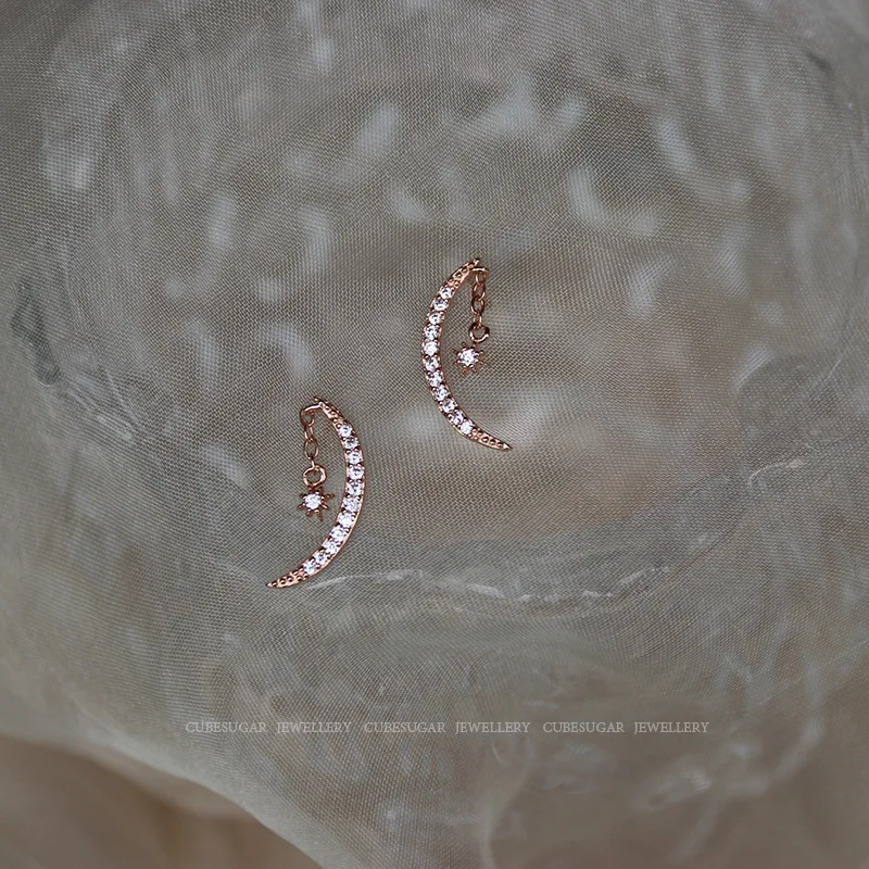 925 Sterling Silver French Crystal Moon Star Stud Earrings Women Light Luxury Temperament Wedding Jewelry Gift
925 Sterling Silver French Crystal Moon Star Stud Earrings Women Light Luxury Temperament Wedding Jewelry Gift