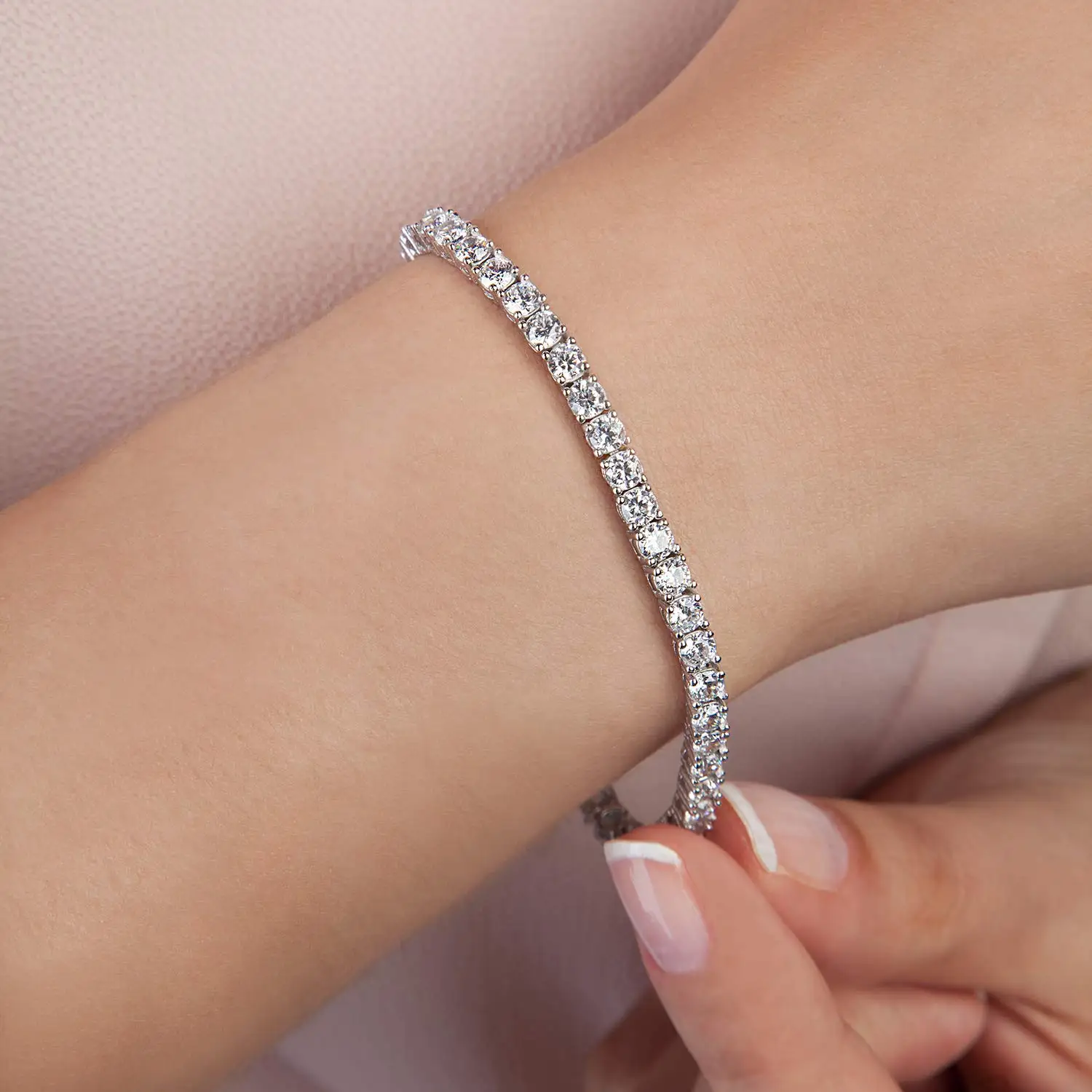 Wholesale Women Luxury Jewelry Classic Design 3mm Aaa+ Round Cubic Zircon Diamond Tennis Bracelet
Wholesale Women Luxury Jewelry Classic Design 3mm Aaa+ Round Cubic Zircon Diamond Tennis Bracelet