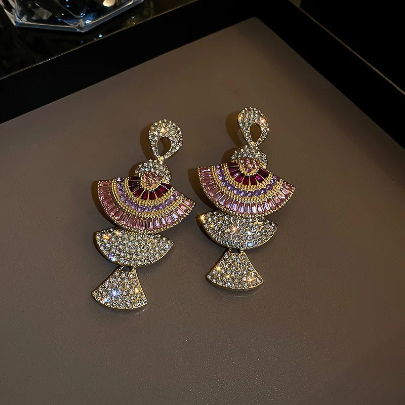 New vintage alloy rhinestones acrylic diamond earrings multi-layer fan earrings for ladies gifts
New vintage alloy rhinestones acrylic diamond earrings multi-layer fan earrings for ladies gifts