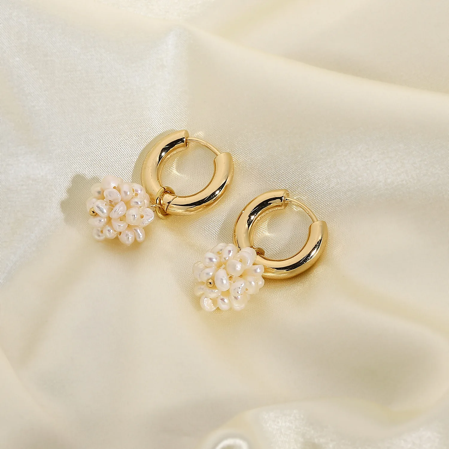 Fashion Ins French Style Irregular Freshwater Pearl Earring 18k Gold Hoop Clip Pearl Drop Earring
Fashion Ins French Style Irregular Freshwater Pearl Earring 18k Gold Hoop Clip Pearl Drop Earring