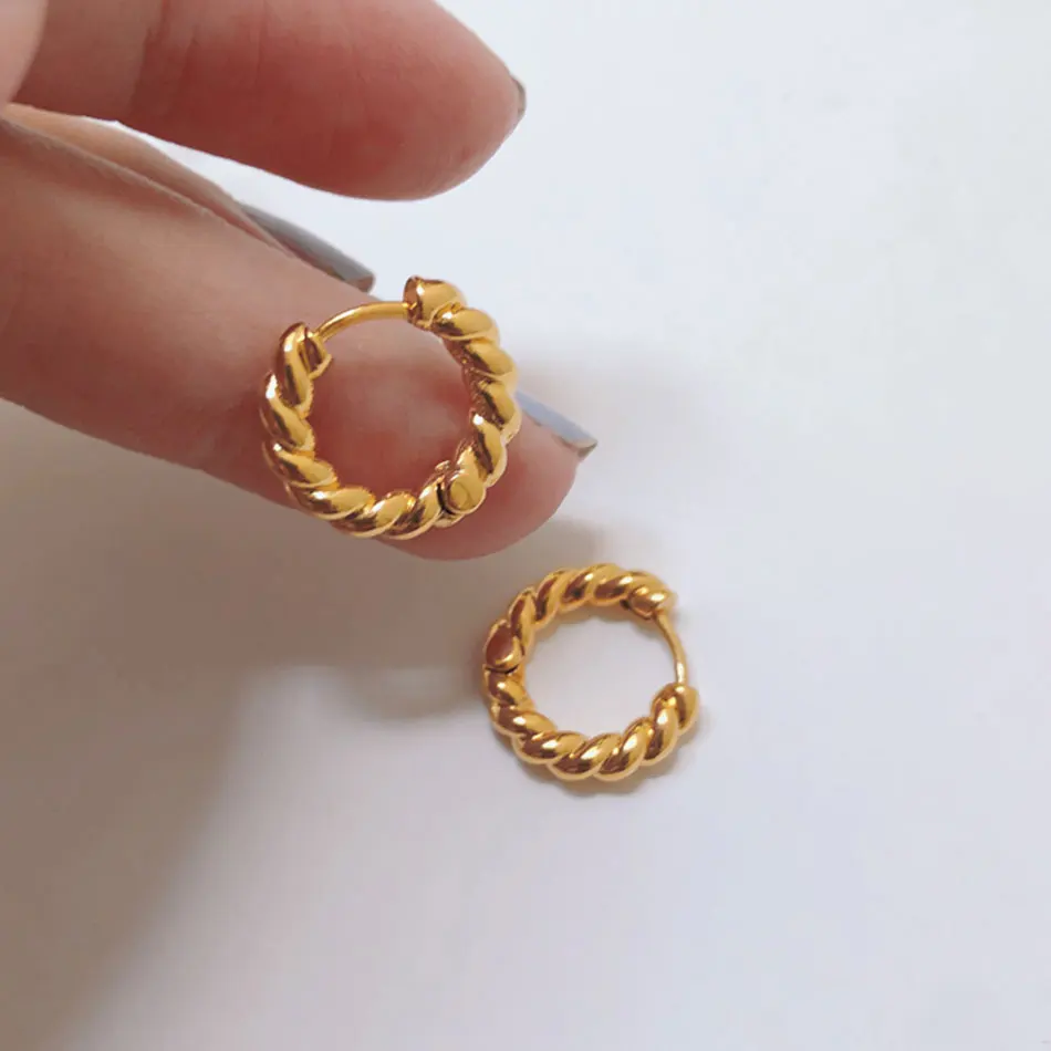 Wholesale minimalist jewelry 925 sterling silver 18k gold plated retro simple earrings twist earrings for women
Wholesale minimalist jewelry 925 sterling silver 18k gold plated retro simple earrings twist earrings for women