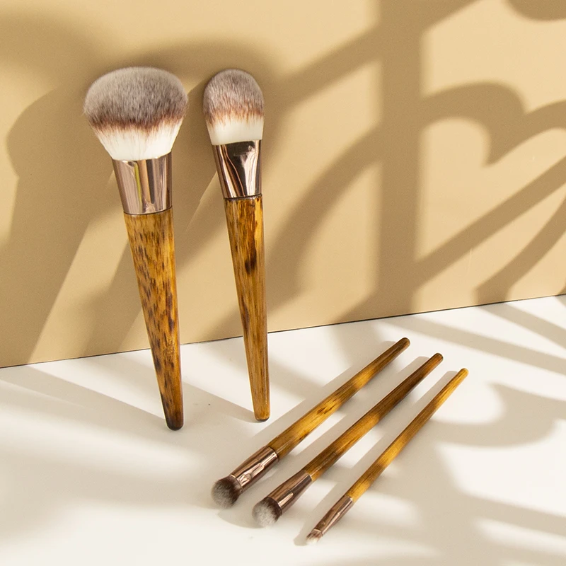 High Quality Soft Wood Handle Makeup Blending Brushes Domed Concealer Brush Lip Brush Set
High Quality Soft Wood Handle Makeup Blending Brushes Domed Concealer Brush Lip Brush Set