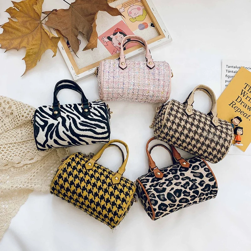 Children's bags new fashion baby hand bag leopard pillow girl princess chain messenger bag
Children's bags new fashion baby hand bag leopard pillow girl princess chain messenger bag
