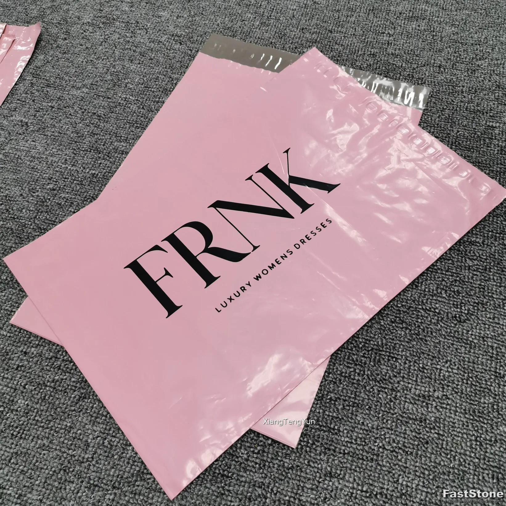 Wholesale Custom Logo Printed plastic postage bag custom purple poly mailer bag 10*13 poly mailers
Wholesale Custom Logo Printed plastic postage bag custom purple poly mailer bag 10*13 poly mailers