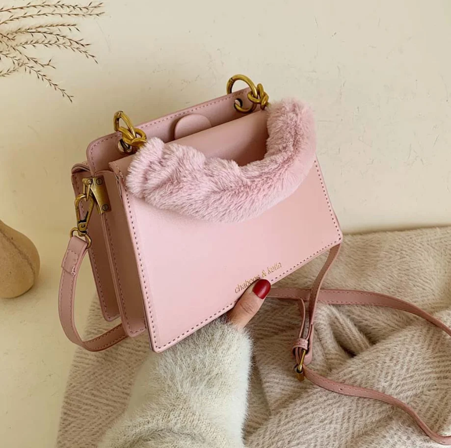 2020 Hot Sell Online Wholesale Branded Luxury PU Leather Women Shoulder Bag with Soft Plush Handle for ladies, Black silver gold
2020 Hot Sell Online Wholesale Branded Luxury PU Leather Women Shoulder Bag with Soft Plush Handle for ladies, Black silver gold