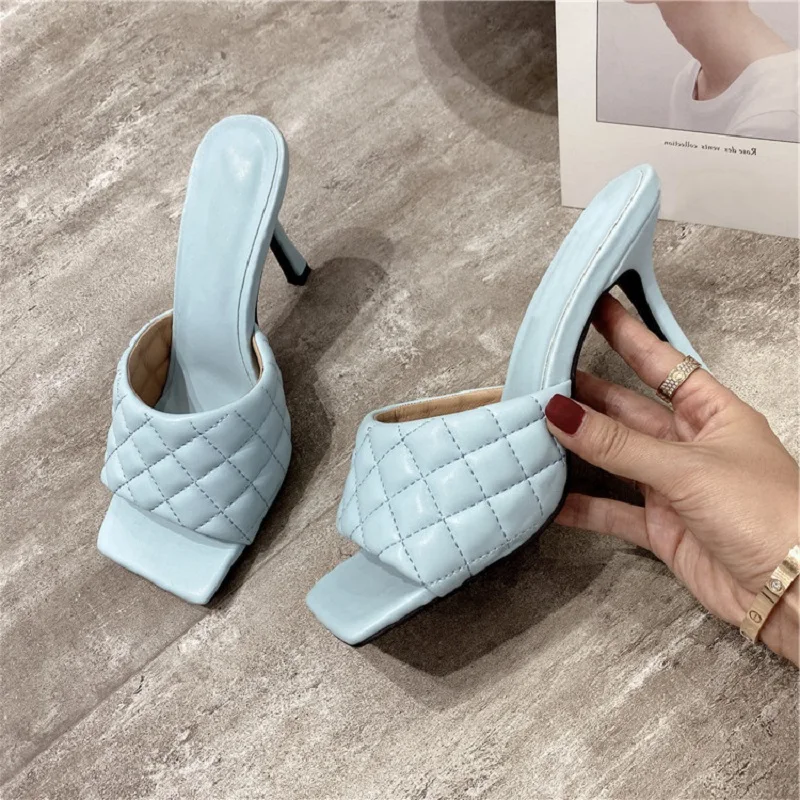 Summer trendy Women Mules Design slippers Sandals Square sole slides High heel shoes for women 9CM Women shoes size 35-42
Summer trendy Women Mules Design slippers Sandals Square sole slides High heel shoes for women 9CM Women shoes size 35-42