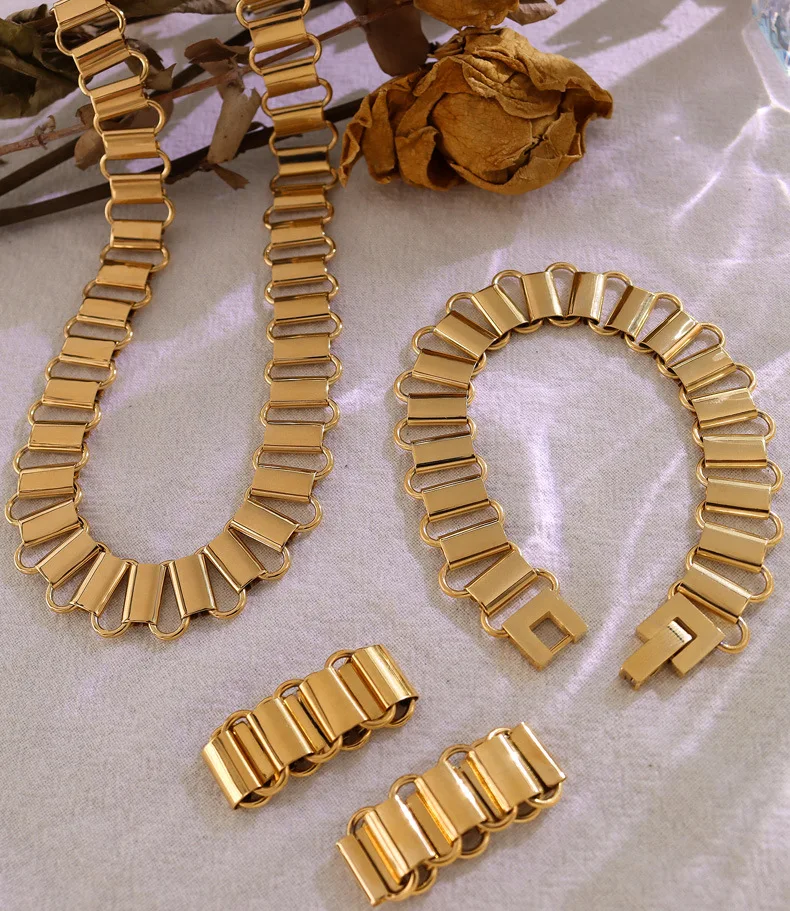 2022 new fashion exaggerated hollow geometric ring ring necklace bracelet titanium steel jewelry three-piece set, 2 colors
2022 new fashion exaggerated hollow geometric ring ring necklace bracelet titanium steel jewelry three-piece set, 2 colors