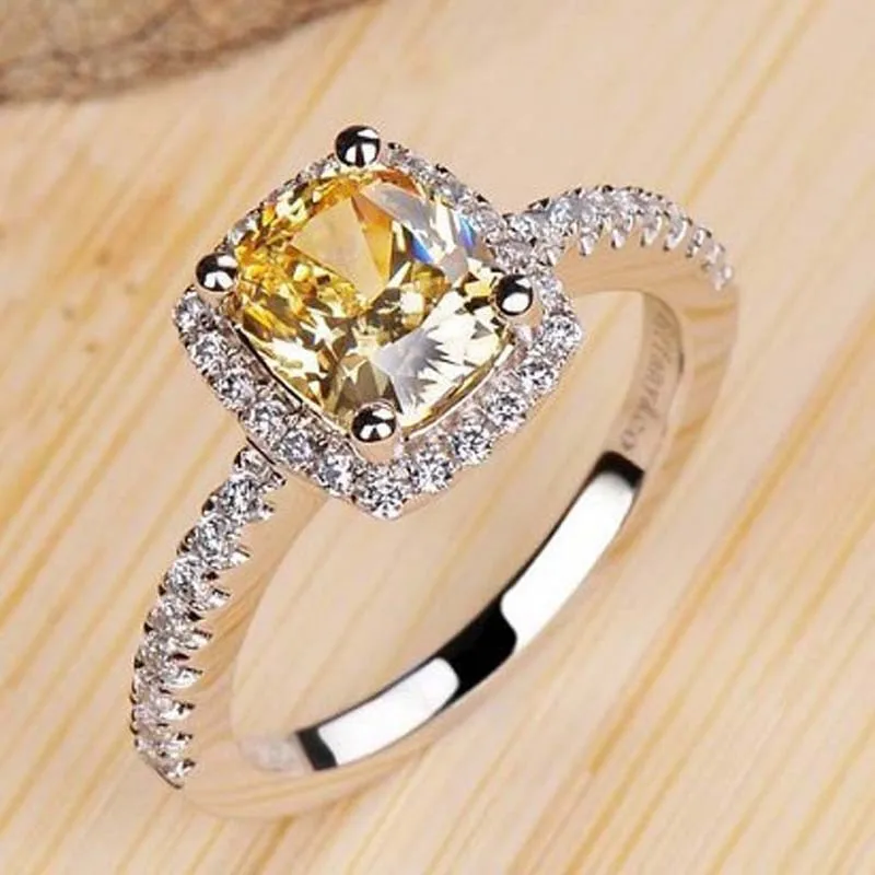 Fashion S925 Sterling Silver Ring Princess Square Diamond Ring Color Yellow Four Claw Crown Diamond Carat Silver Jewelry
Fashion S925 Sterling Silver Ring Princess Square Diamond Ring Color Yellow Four Claw Crown Diamond Carat Silver Jewelry
