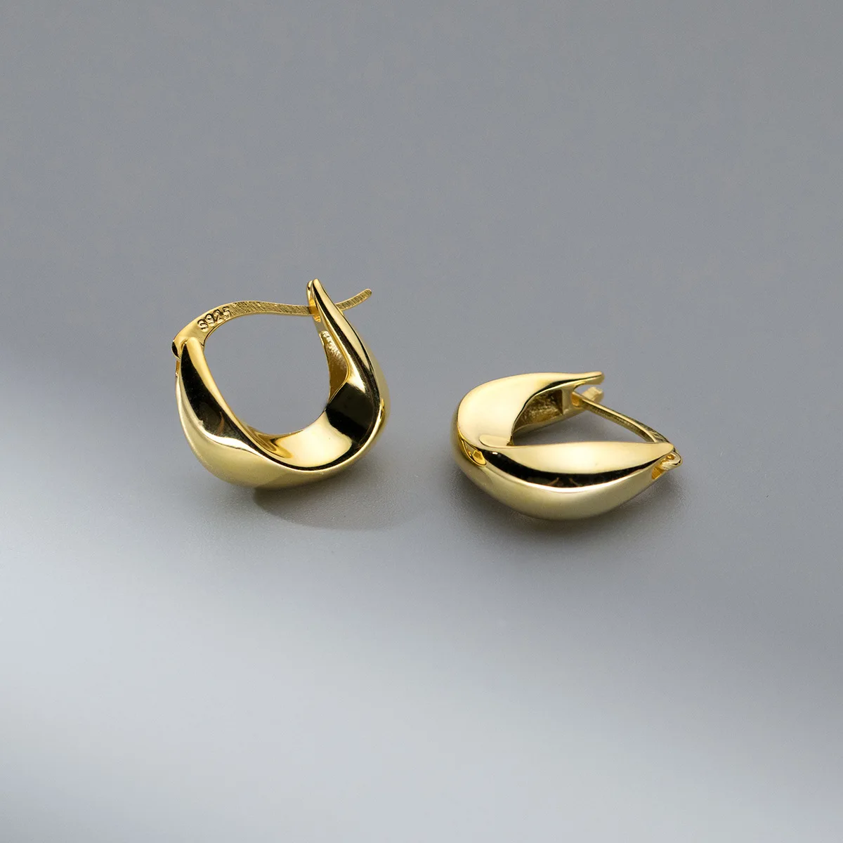 fashion earrings jewelry 925 sterling silver earrings smooth plain chunky punk U-shaped gold plated hoop earrings women
fashion earrings jewelry 925 sterling silver earrings smooth plain chunky punk U-shaped gold plated hoop earrings women
