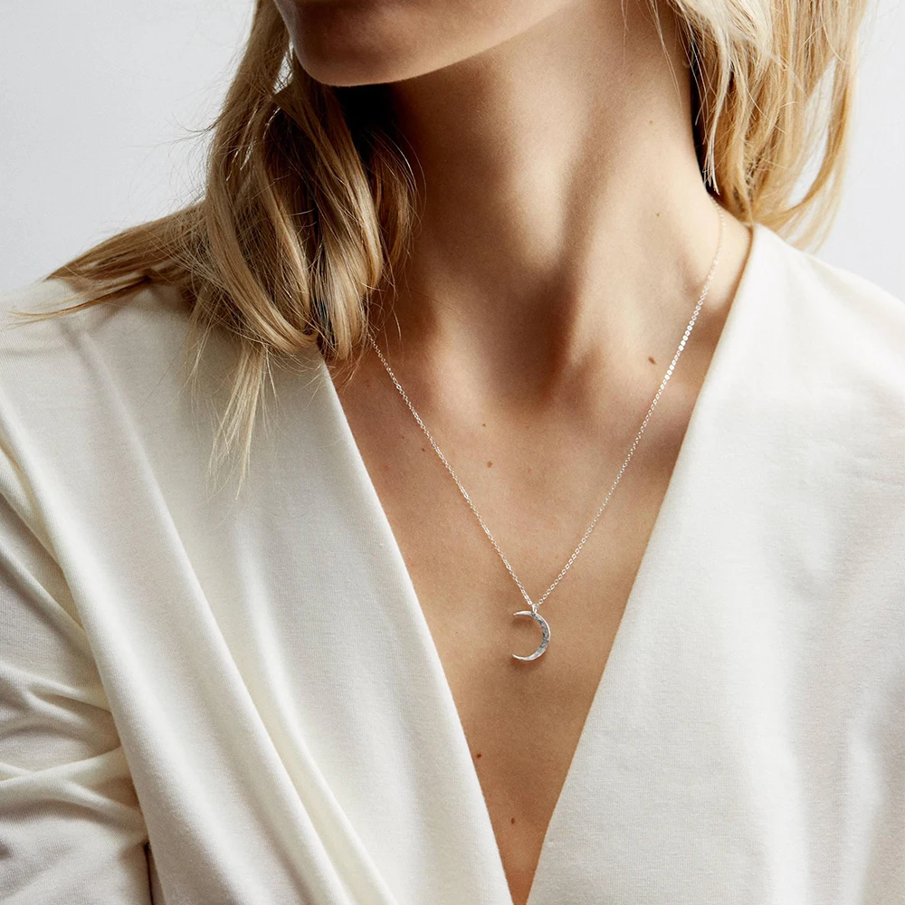 2021 Classic Moon Pendant Stainless Steel Gold Plated Women's Jewelry Simple Necklace Wholesale, Gold/silver/rose gold
2021 Classic Moon Pendant Stainless Steel Gold Plated Women's Jewelry Simple Necklace Wholesale, Gold/silver/rose gold