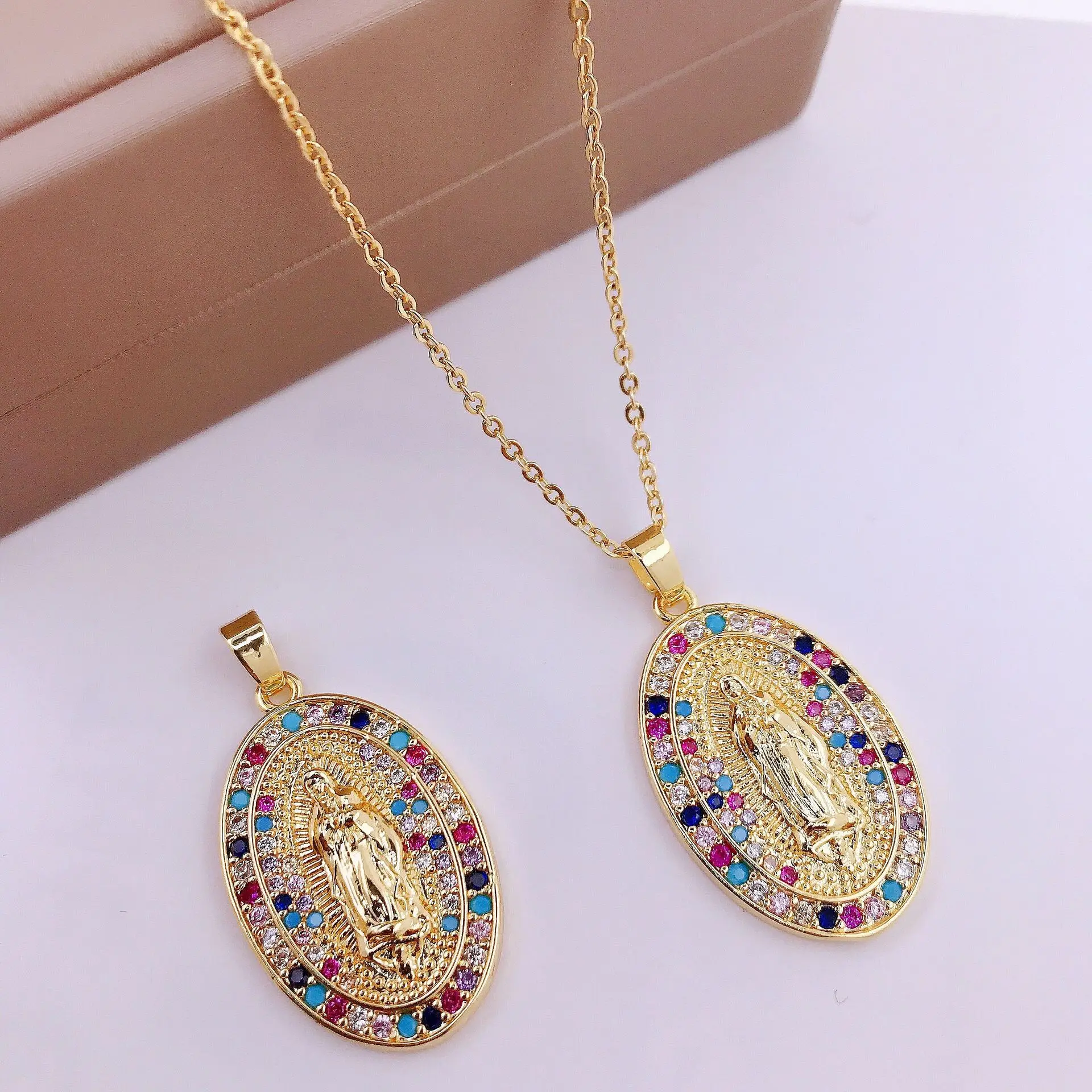 2022 Jewelry Oval Shape Zircon Mother Mary Necklaces 18k Gold Plated Colorful Cubic Zirconia CZ Madonna Pendant Necklace Women 
2022 Jewelry Oval Shape Zircon Mother Mary Necklaces 18k Gold Plated Colorful Cubic Zirconia CZ Madonna Pendant Necklace Women