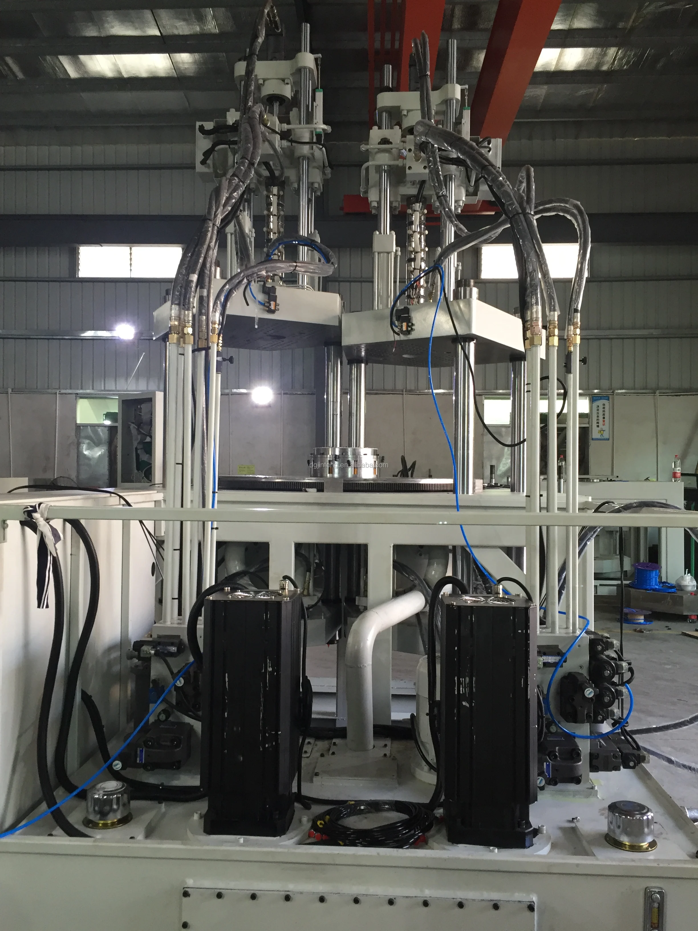 Rotary Table Vertical Injection Molding Machine with 250T Clamping Force 929 cm³ Theoretical Shot Volume and 285 g/s Injection Rate