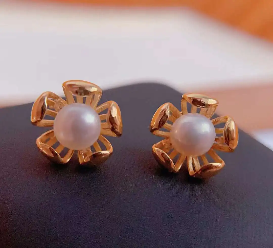 Exquisite and simple 14K gold filled five-leaf flower earrings with high-quality freshwater pearl earrings
Exquisite and simple 14K gold filled five-leaf flower earrings with high-quality freshwater pearl earrings